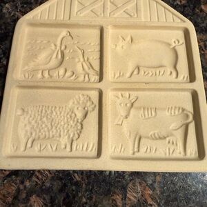 Pampered Chef Farmyard Friends stoneware Cookie Mold